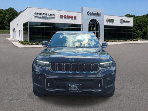 Used 2023 Jeep Grand Cherokee Overland AWD/4WD image 9