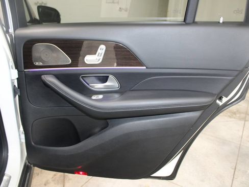 Used 2024 Mercedes-Benz GLS 450 4MATIC image 32