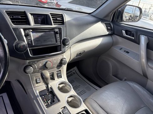 Used 2013 Toyota Highlander SE image 27