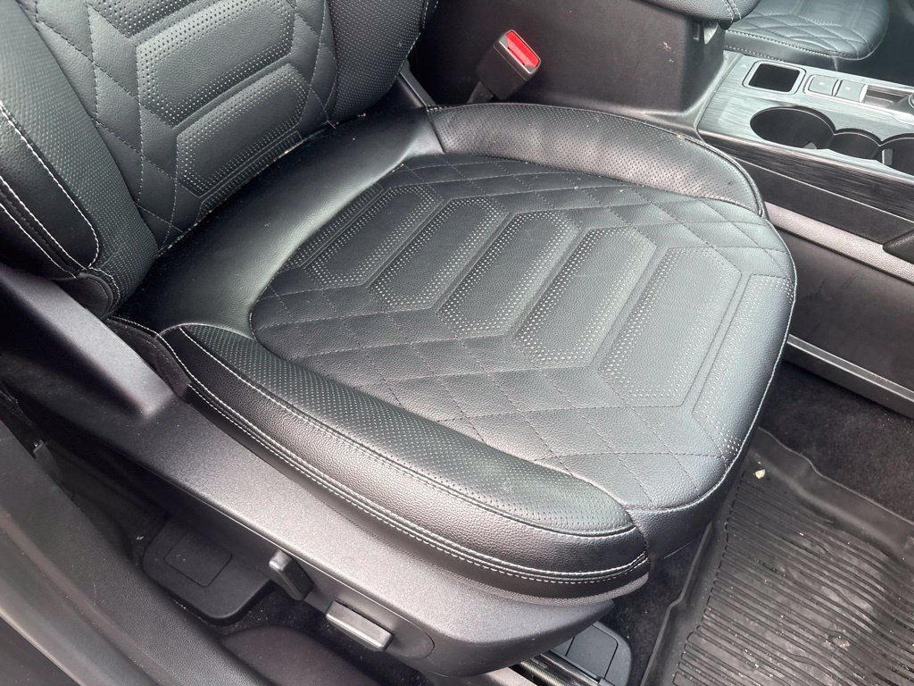 Used 2024 Ford Escape Platinum w/ Premium Technology Package AWD/4WD image 27