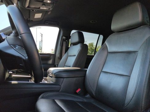 Used 2025 Chevrolet Suburban Z71 AWD/4WD image 15