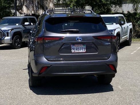 Certified 2024 Toyota Highlander XLE AWD/4WD image 42