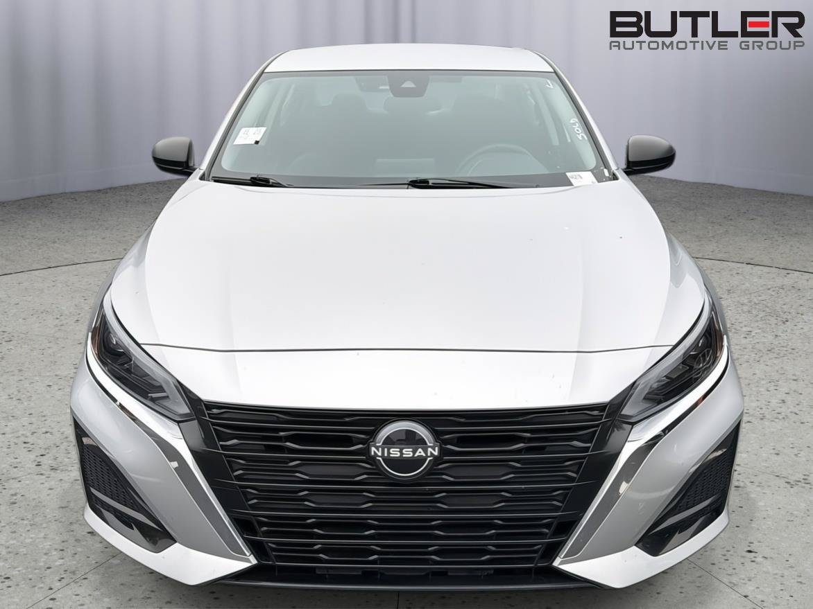Used 2025 Nissan Altima 2.5 SV FWD image 3