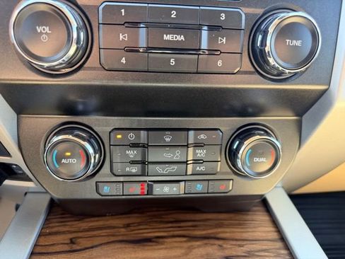 Used 2020 Ford F150 Lariat image 29