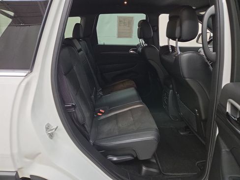 Used 2022 Jeep Grand Cherokee Laredo X AWD/4WD image 10