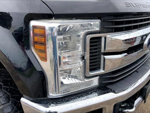 Used 2019 Ford F250 XLT w/ XLT Premium Package AWD/4WD image 33
