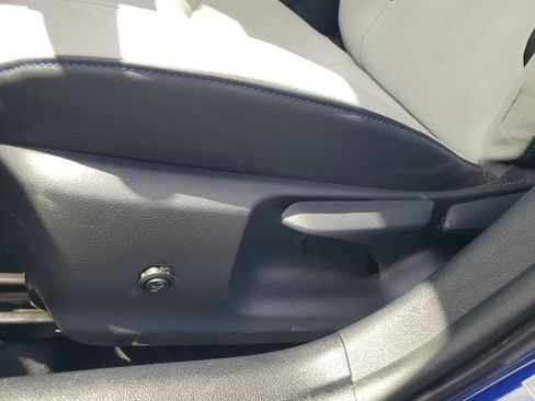 Used 2018 Toyota Prius Three Touring FWD image 11