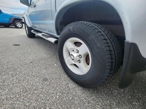 Used 2000 Nissan Frontier XE RWD image 18