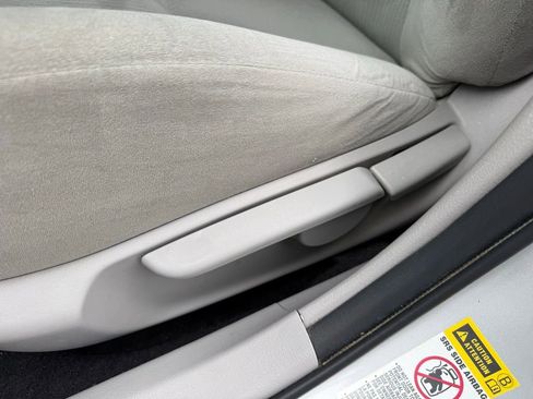 Used 2013 Toyota Corolla LE FWD image 15