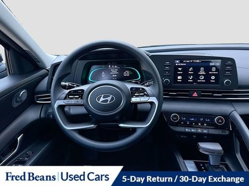 Used 2025 Hyundai Elantra Blue image 23