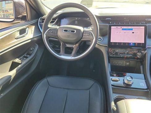 New 2025 Jeep Grand Cherokee L Limited image 9