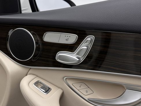 Used 2021 Mercedes-Benz GLC 300 image 32