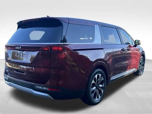 Used 2023 Kia Carnival EX FWD image 5