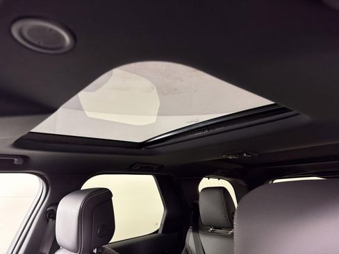 New 2026 Land Rover Discovery S image 8