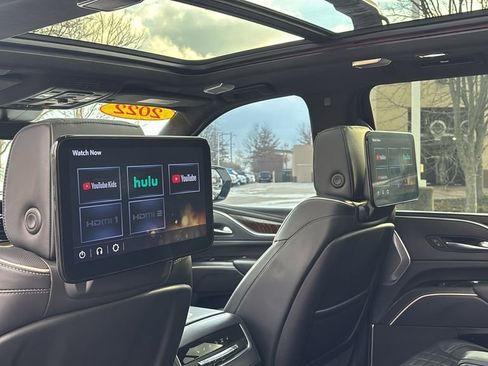 Used 2022 Cadillac Escalade ESV Sport Platinum w/ Heavy-Duty Trailer Package image 34