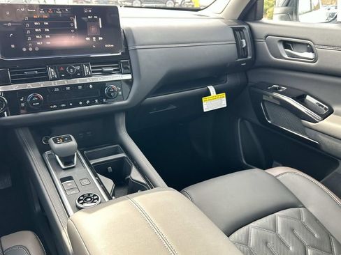 New 2026 Nissan Pathfinder Platinum AWD/4WD image 23