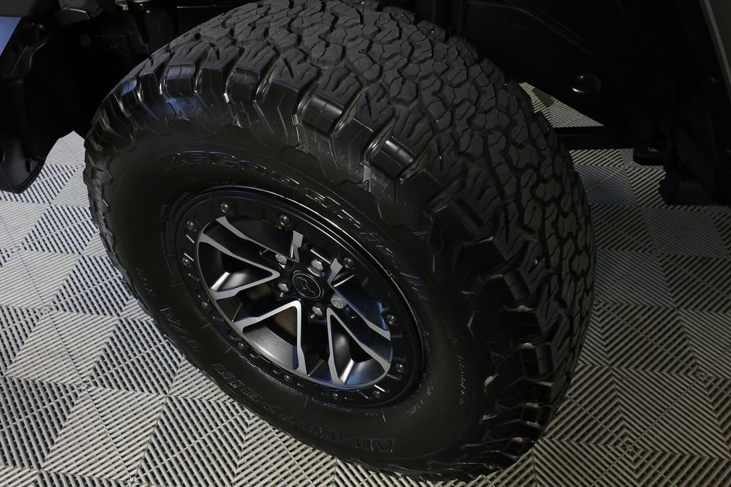 Used 2024 Jeep Wrangler Unlimited Sport AWD/4WD image 39