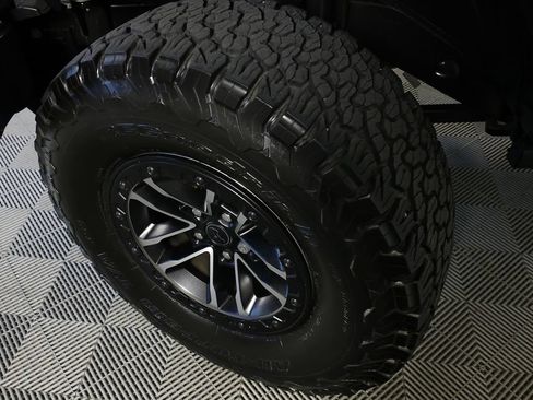 Used 2024 Jeep Wrangler Unlimited Sport AWD/4WD image 39