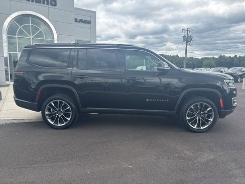 Used 2022 Jeep Wagoneer Series III w/ Premium Group I image 8