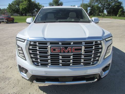 New 2026 GMC Yukon Denali w/ Denali Reserve Package AWD/4WD image 10