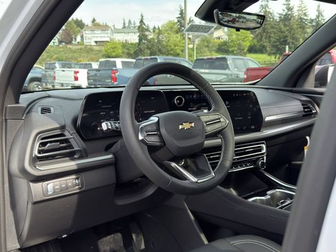 New 2026 Chevrolet Traverse LT w/ Sun and Wheel Package AWD/4WD image 12