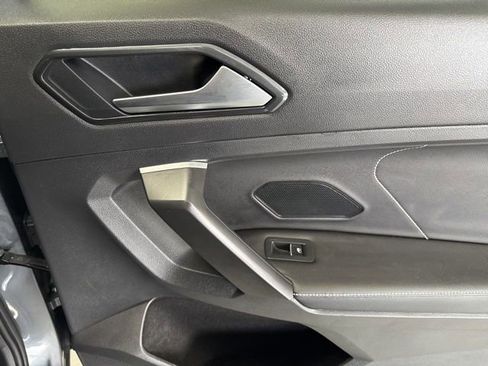 Used 2024 Volkswagen Tiguan SE image 48