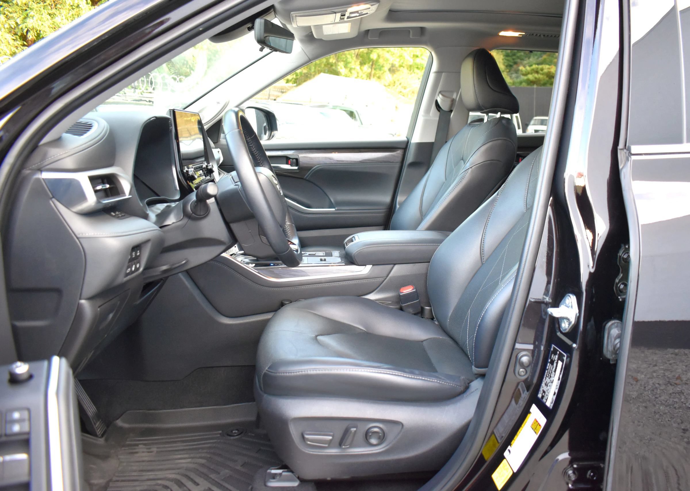 Used 2021 Toyota Highlander Platinum AWD/4WD image 10