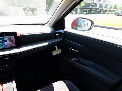 New 2025 Nissan Kicks SR image 10