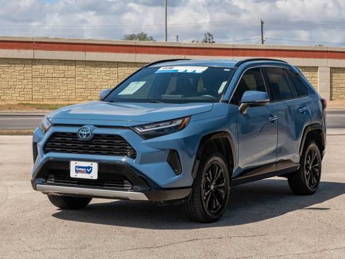 Used 2022 Toyota RAV4 SE AWD/4WD image 4