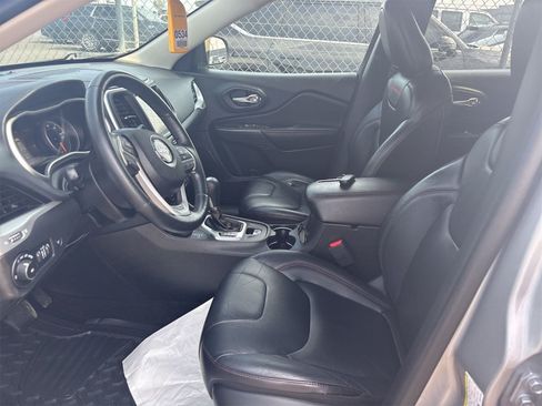 Used 2016 Jeep Cherokee Trailhawk w/ Comfort/Convenience Group AWD/4WD image 6