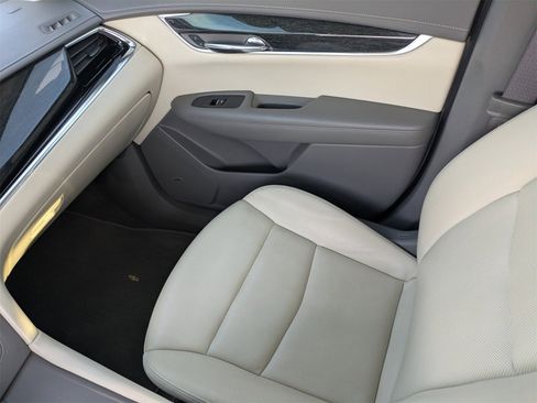 Used 2022 Cadillac XT6 Premium Luxury w/ Technology Package image 20