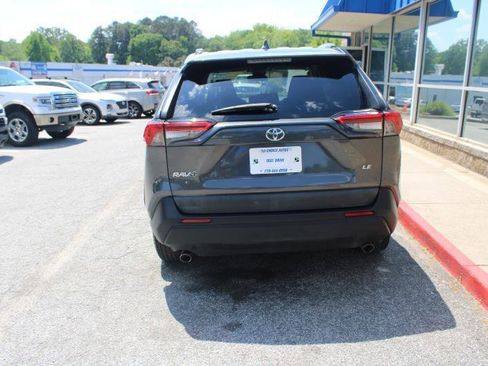 Used 2021 Toyota RAV4 LE FWD image 5
