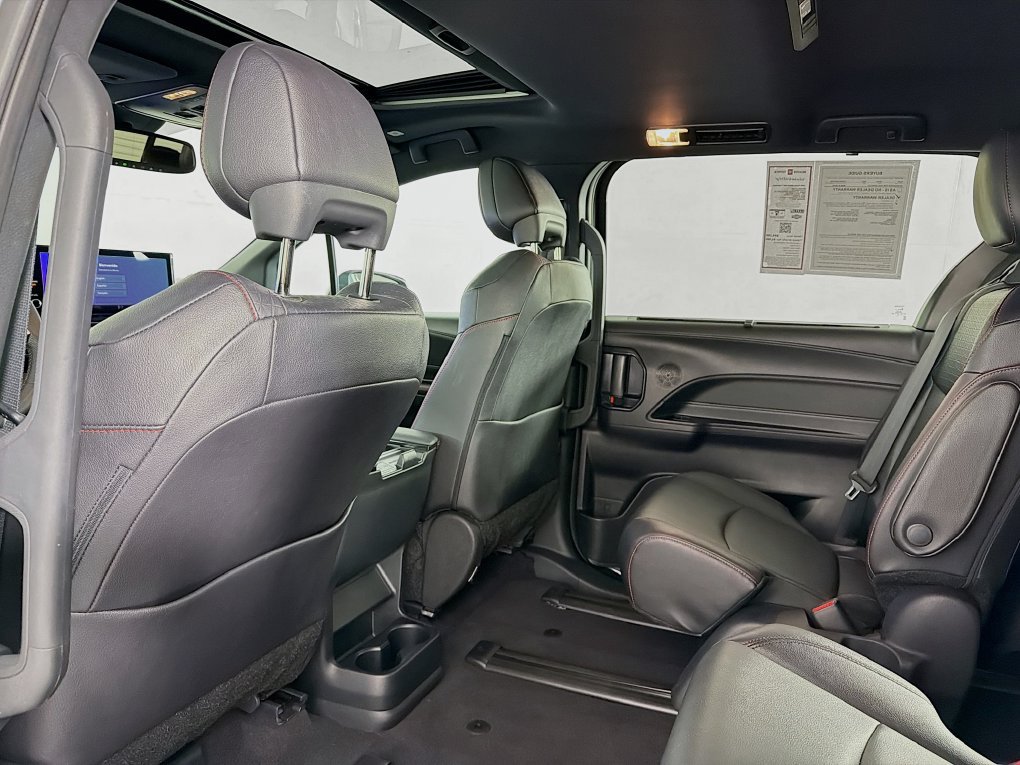Used 2025 Toyota Sienna XSE AWD/4WD image 38