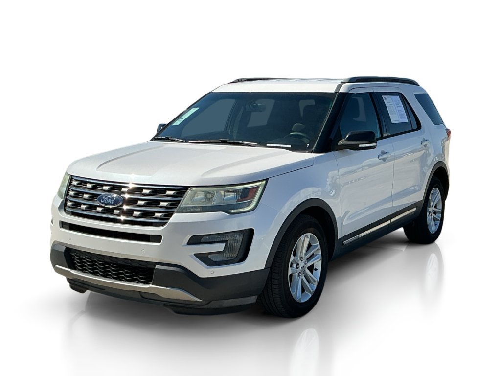 Used 2017 Ford Explorer XLT w/ Equipment Group 202A FWD image 3