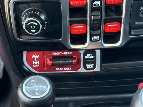 Certified 2023 Jeep Gladiator Rubicon w/ Cold Weather Group AWD/4WD image 29