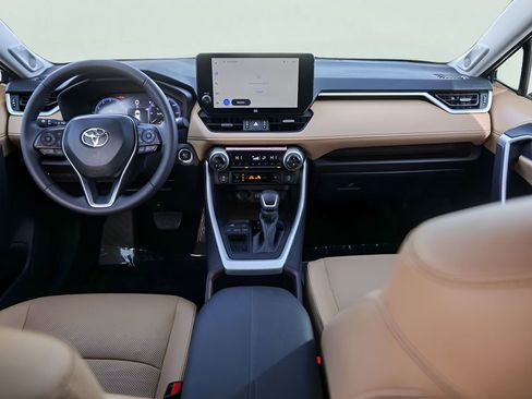 Used 2025 Toyota RAV4 Limited image 28
