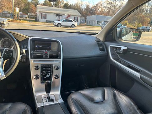 Used 2012 Volvo XC60 3.2 image 29