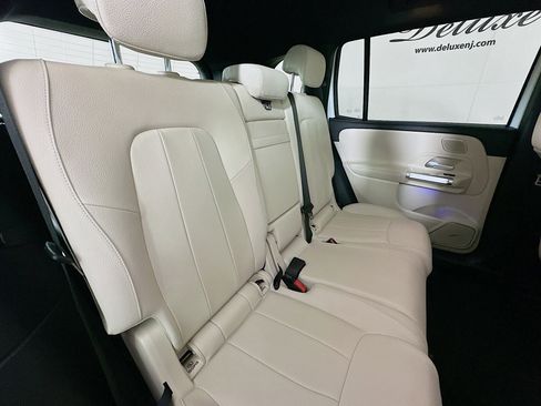 Used 2024 Mercedes-Benz GLB 250 4MATIC w/ Exclusive Package image 30