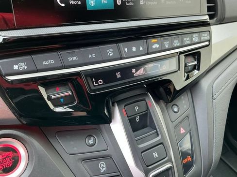 Used 2025 Honda Odyssey Sport-L image 23