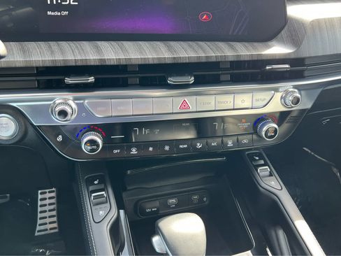 Used 2024 Kia Telluride SX Prestige w/ Towing Package image 38