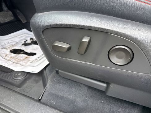 Used 2024 Chevrolet Traverse RS image 27