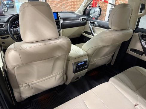Used 2023 Lexus GX 460 Premium w/ Premium Package image 35