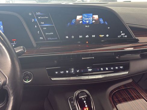 Used 2022 Cadillac Escalade ESV Luxury RWD image 9