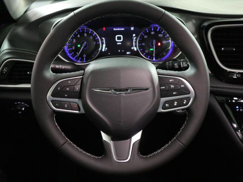 New 2026 Chrysler Pacifica Select image 18