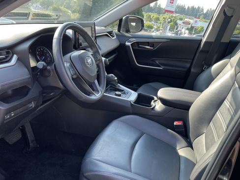 Certified 2022 Toyota RAV4 XLE Premium AWD/4WD image 9