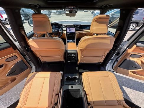Used 2023 Jeep Grand Cherokee L Summit AWD/4WD image 25