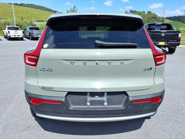 Used 2025 Volvo XC40 B5 Plus w/ Protection Package Premier AWD/4WD image 10