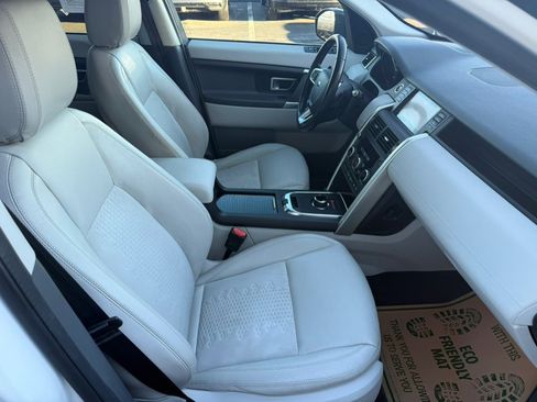 Used 2019 Land Rover Discovery Sport SE image 29