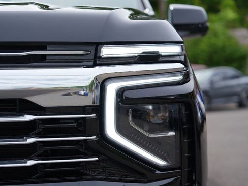Used 2025 Chevrolet Suburban LT AWD/4WD image 10
