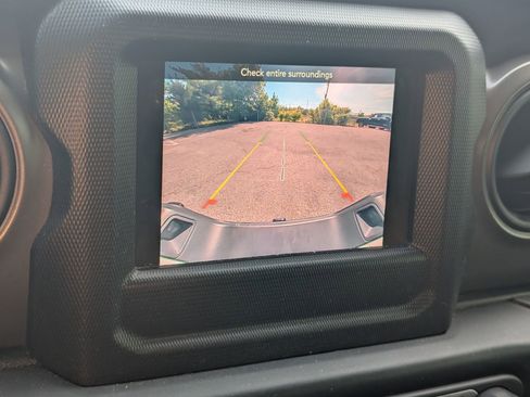 Used 2022 Jeep Gladiator Sport image 11